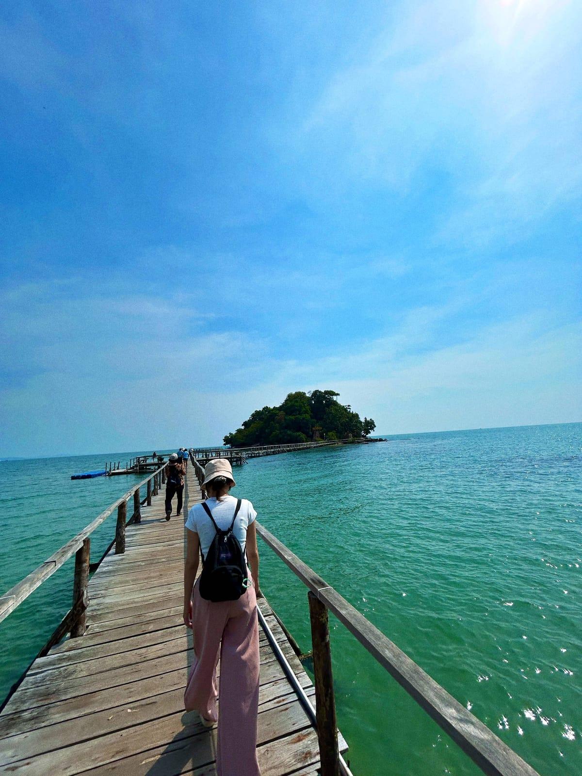 Why Dispo88 Is the Perfect Travel Camera App for You and Your Friends